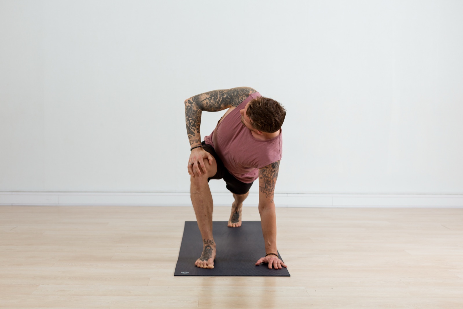 Hjertet ditt er omgitt av spenninger — og du kjenner det som tranghet, ikke hjerteproblem